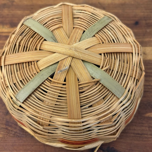 Mini Kitty or Toy Puppy Food Dish. Wicker - Picture 2 of 5